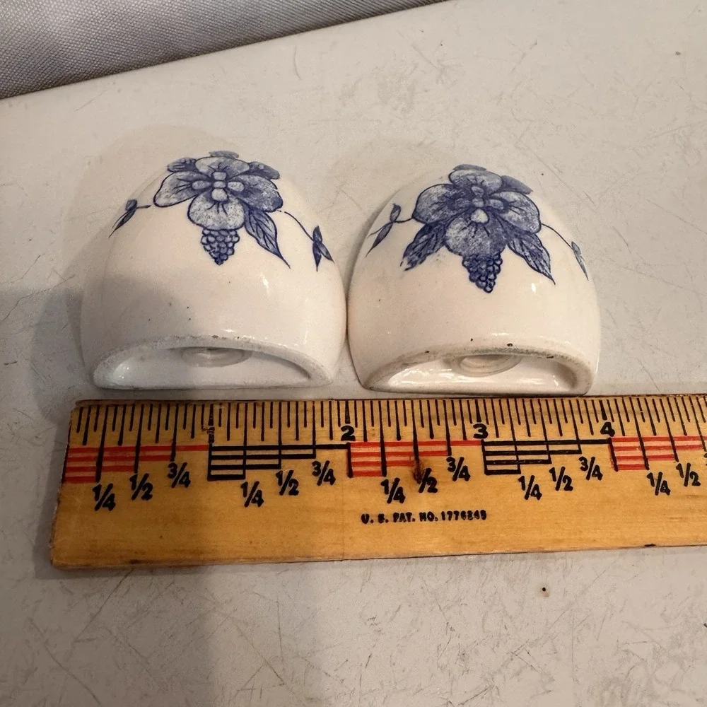 Vintage Blue & White Porcelain Salt/Pepper Shakers Pair Blue Flowers 1/2 Egg‎